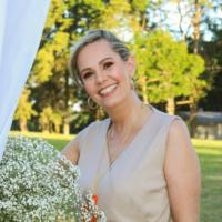 Foto do(a) Secretária : Kênia Becker Guimarães 